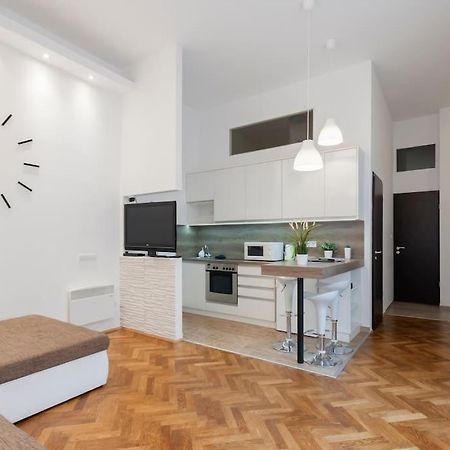 Szent Istvan Ter 4 Next To Basilica A 1 Bedroom Budapest Luaran gambar