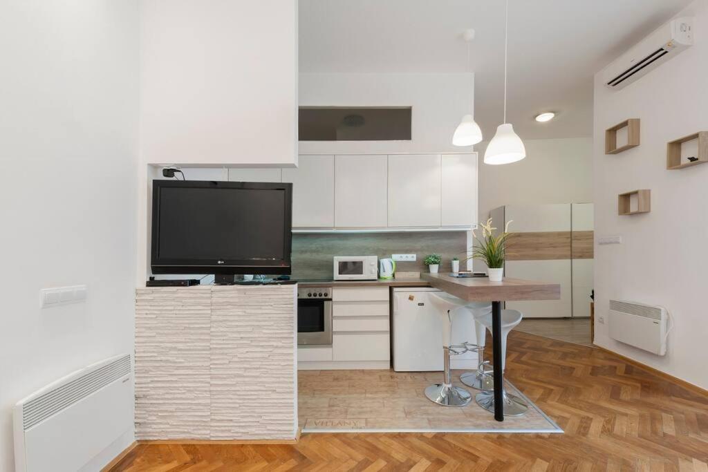 Szent Istvan Ter 4 Next To Basilica A 1 Bedroom Budapest Luaran gambar